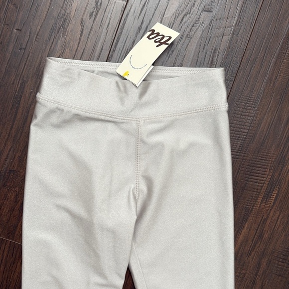 Tea Collection Girls Shiny Leggings Size 5 Vapor Pants Pull On Play Toddler A8 - Picture 2 of 5